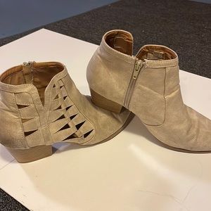 Vanity ankle boots